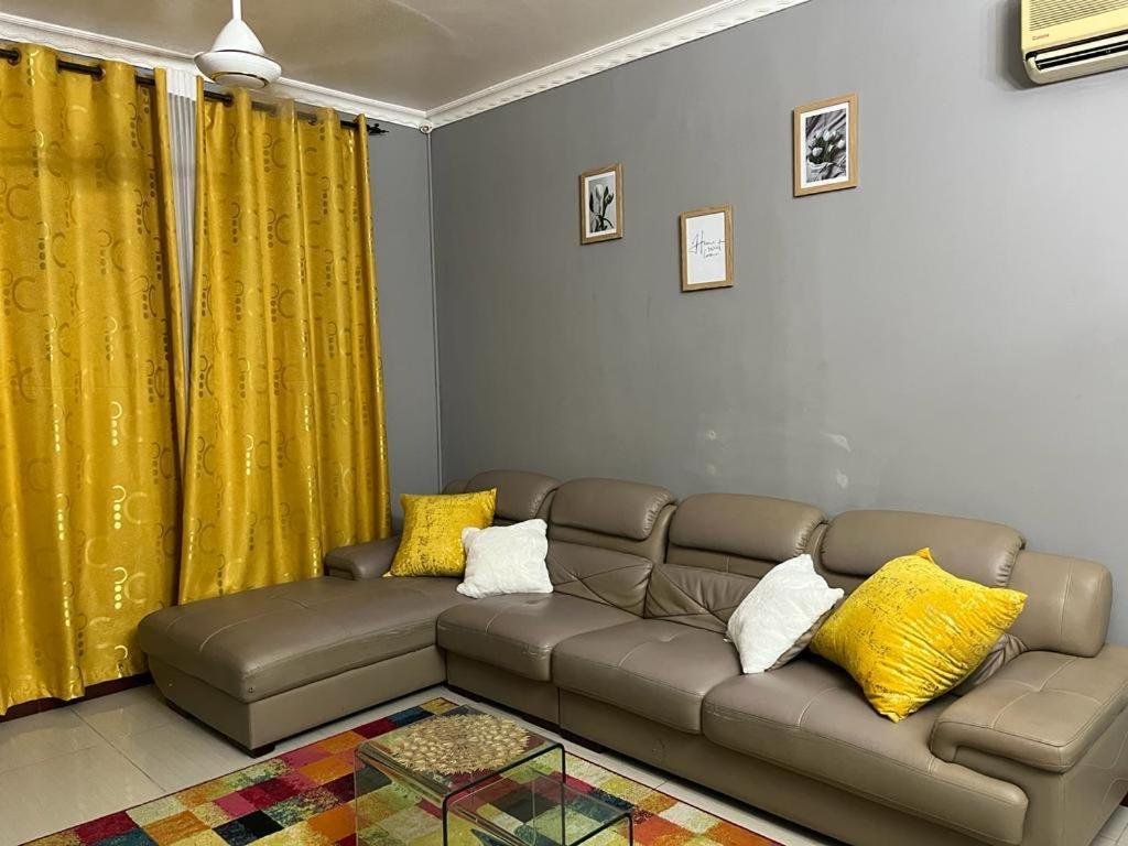 Queens One Bedroom Apartment Dar es Salaam Exterior photo